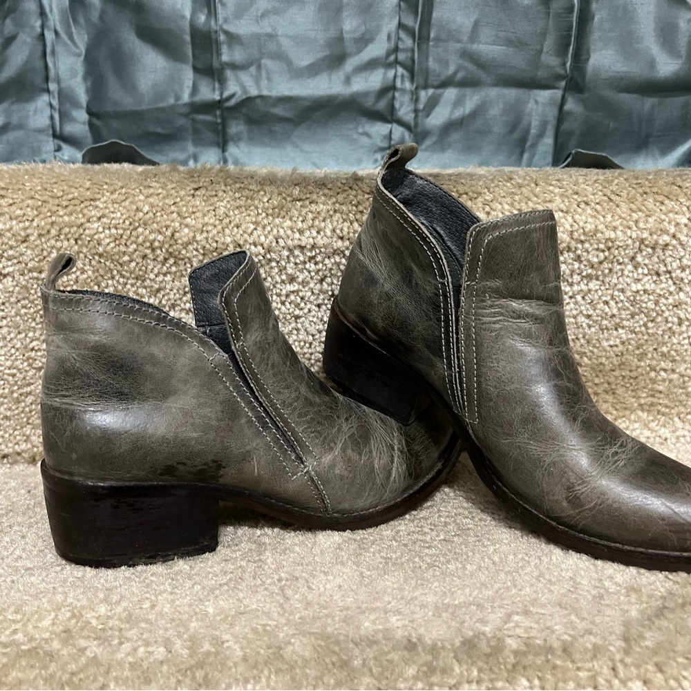 Gray Ankle Boots with Chunky Heel and Zipper